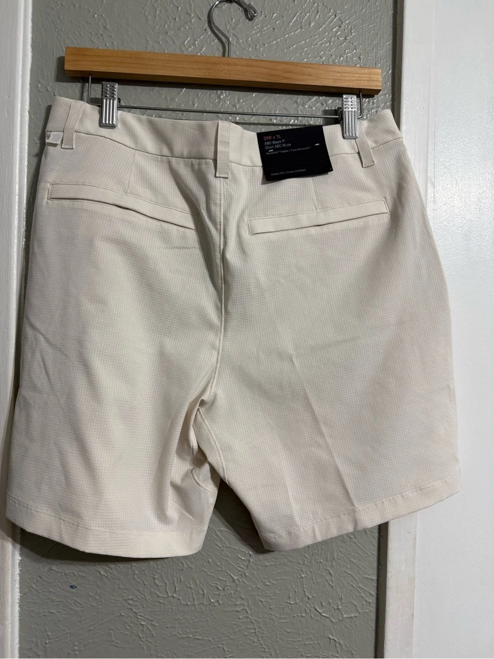 lululemon athletica Cream Flat-Front Men's Shorts
